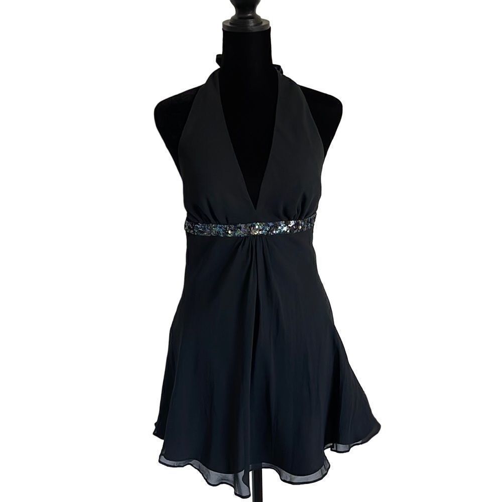 Express XS Sleeveless Top. V-neck Halter with tie. Sequenced at rib cage.